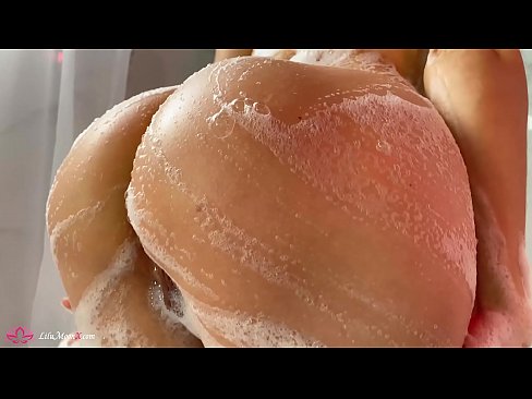 ❤️ Brunette Akuseweretsa maliseche ndi Vibrator mpaka Intense Orgasm mu Shower Zigololo pa ife ️❤